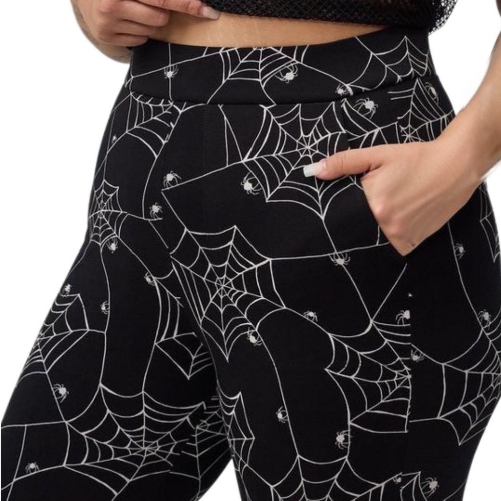 TORRID Black Spiderweb/Spiders Print Cropped Leggings w/Pockets NWT Size 3X